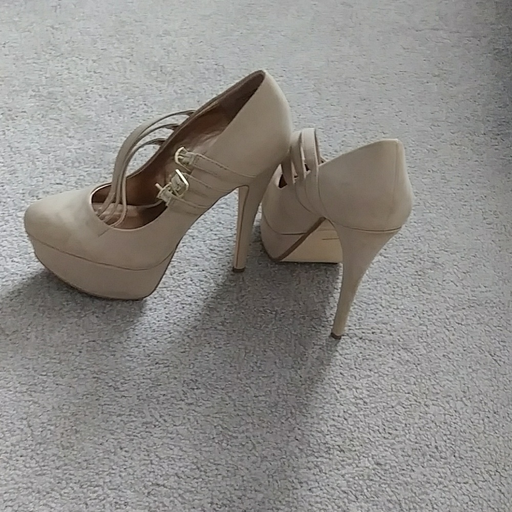 Size 8 - Picture 2 of 2